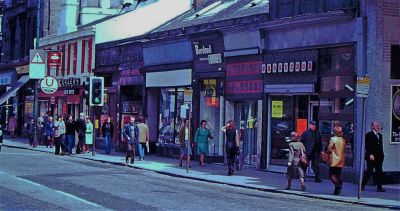 Byres Road Shops and Pedestrians, Glasgow 1977
Keywords: Byres Road Shops and Pedestrians, Glasgow 1977