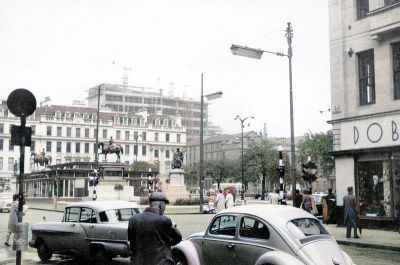 Colourised Photo Of The Old  Information Bureau, George Square Glasgow 1962
