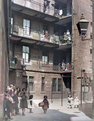 Fantastic Colourised Photo The Back Court Of A City Tenement Block Glasgow 1916
