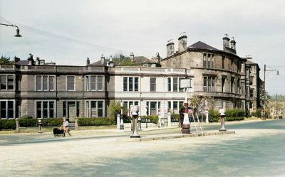 Queen Margaret Drive at Kelvin Drive, Glasgow 1949
Mots-clés: Margaret Drive at Kelvin Drive, Glasgow 1949