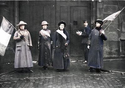 Suffragettes protesting outside Duke Street Prison, c 1914
